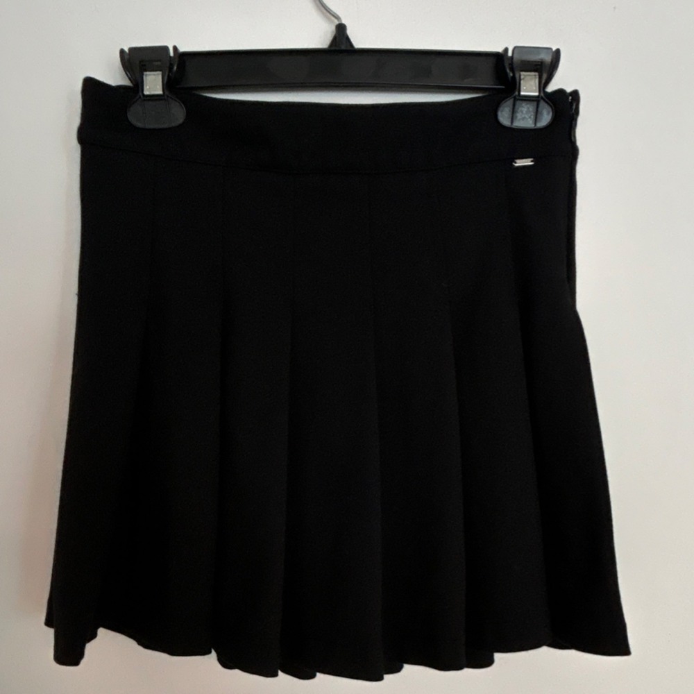 GUESS Pleated Solid Black Short Skirt Zip Closure Women's Regular Size M